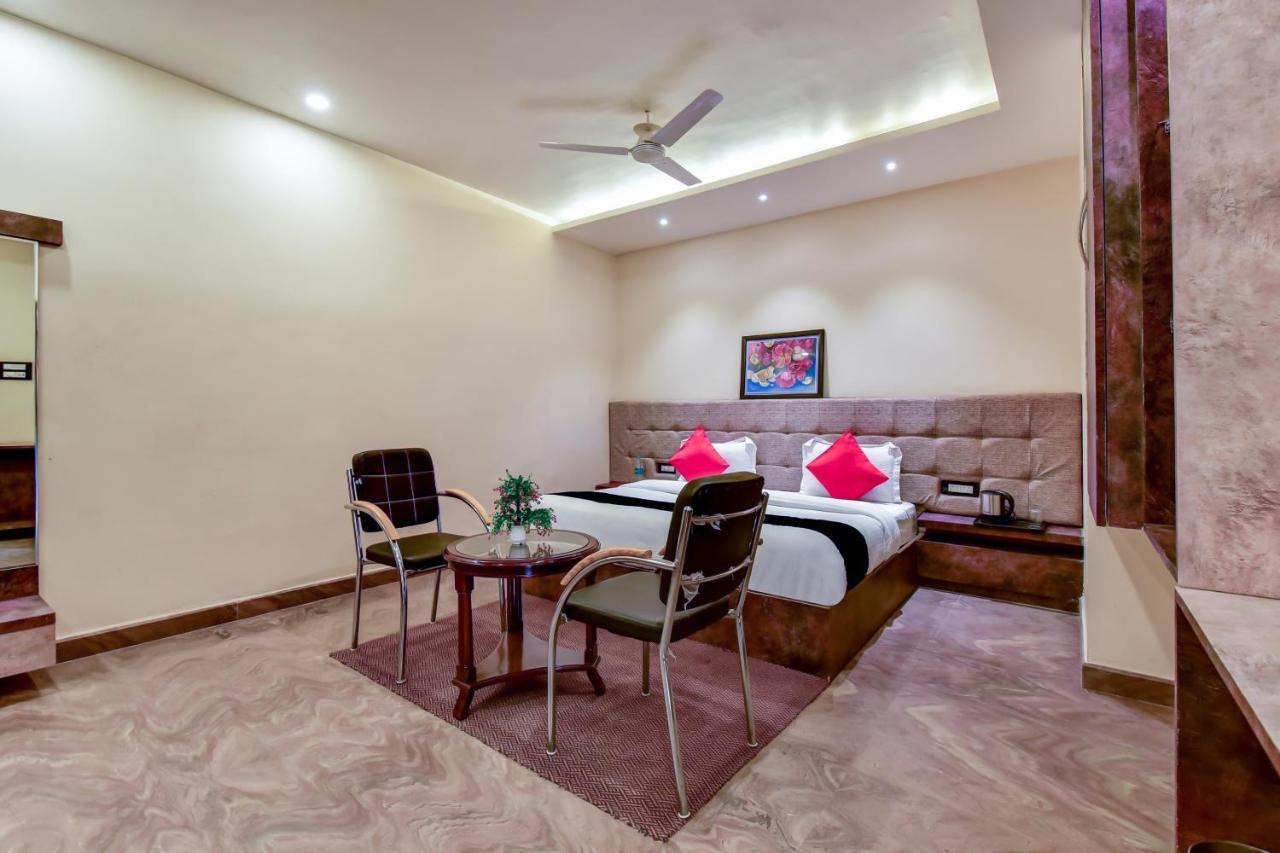Tirath Capital O 73835 Hotel Frontier Royal & Banquet מראה חיצוני תמונה