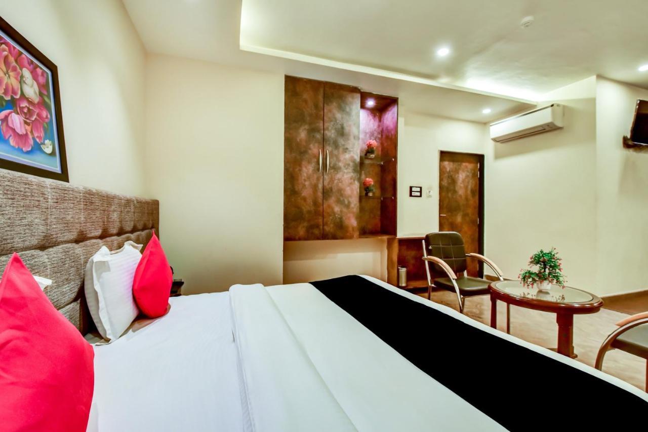 Tirath Capital O 73835 Hotel Frontier Royal & Banquet מראה חיצוני תמונה