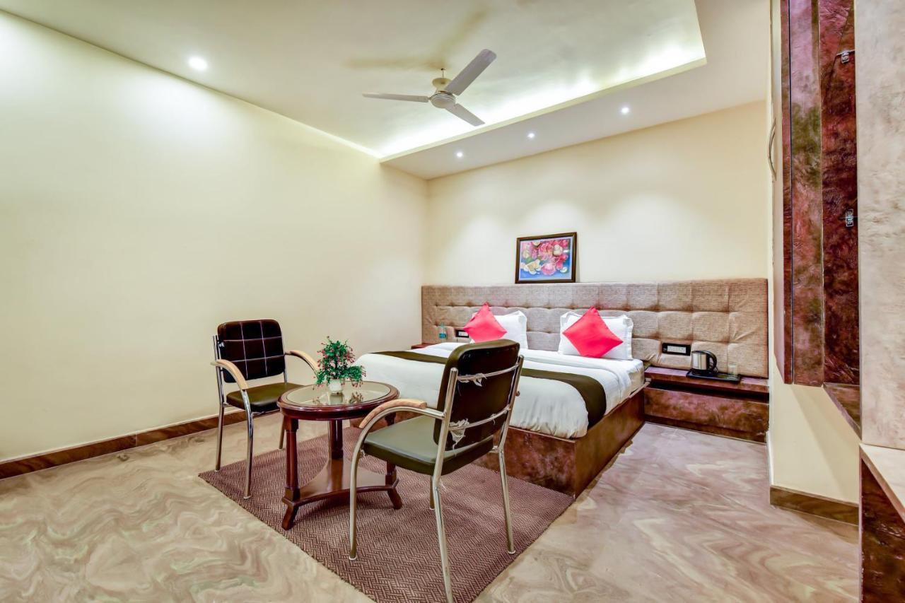 Tirath Capital O 73835 Hotel Frontier Royal & Banquet מראה חיצוני תמונה